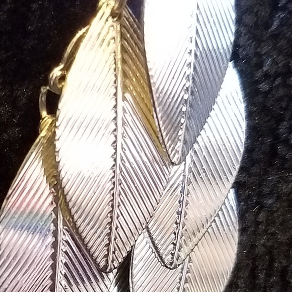 Pretty Leaf Dangle Earrings - Picture 4 of 5